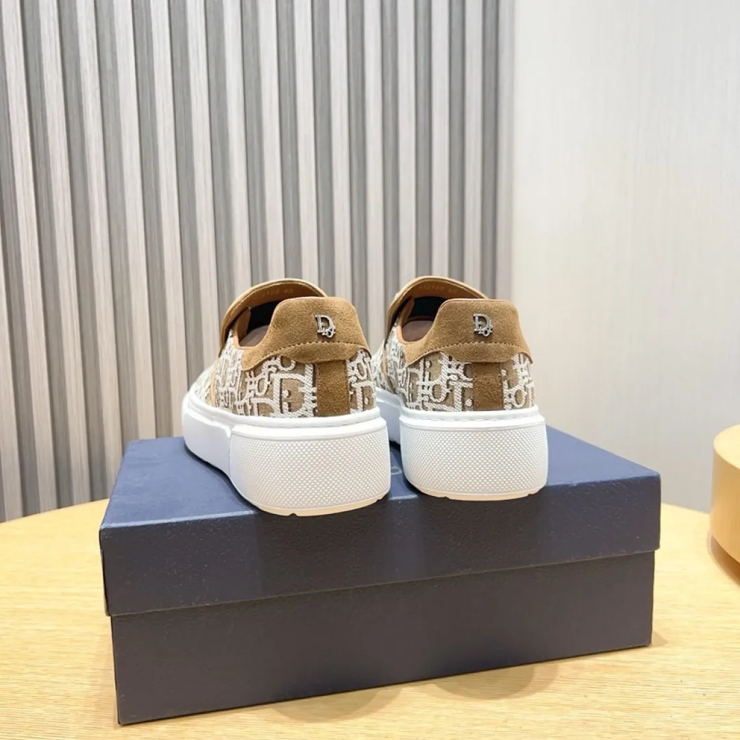 Men's men's shoes💰P380💰[DIOR] Dior's new slip-on shoes🆕Exclusive hot-selling items✨Very comfortable on the feet, fine workmanship Material: Original fabric➕High-quality sheepskin lining + original wear-resistant outsole👍🏻Features: High-end and comfortable, purely handmade to create the perfect shoe that suits you best. Number of yards: 38–45